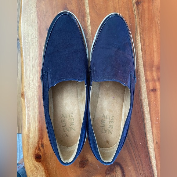 Naturalizer ⭐️Host Pick⭐️Navy and White Preppy “Rome” Faux Suede Slip On Loafers - Picture 3 of 6